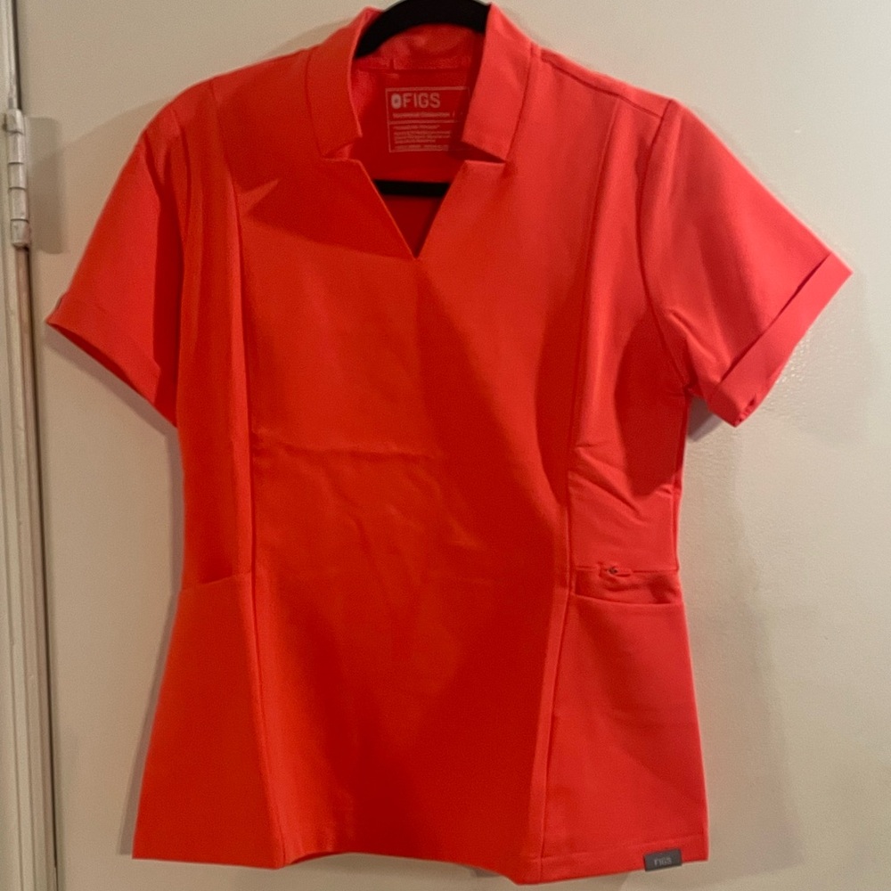 Figs Women's Fiery Coral scrub set size Small. NWT.